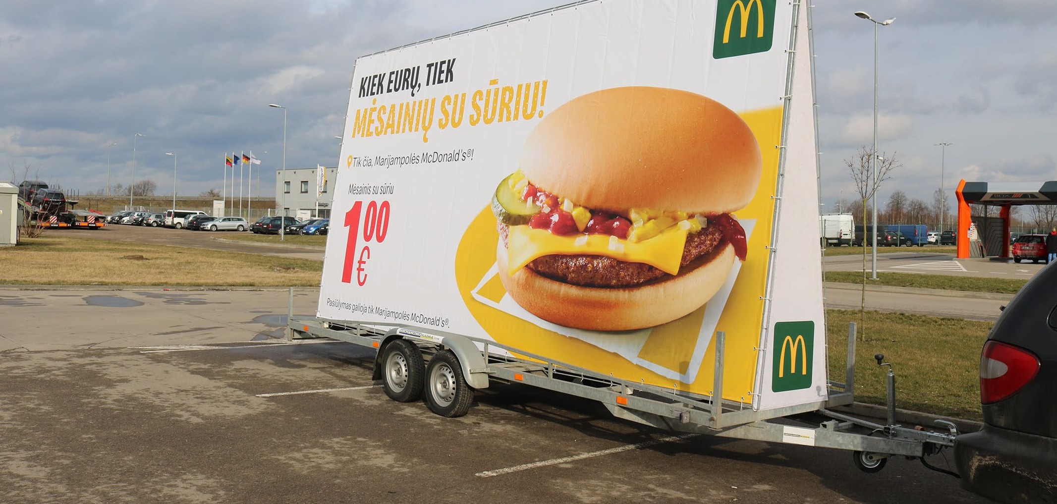 Reklaminė priekaba MAXI su McDonald's reklama