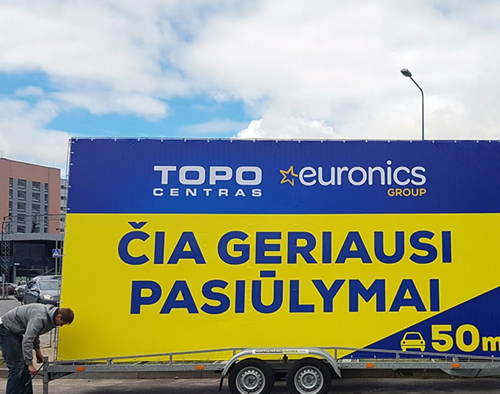 Reklaminė priekaba MAXI su Topo Centras reklama