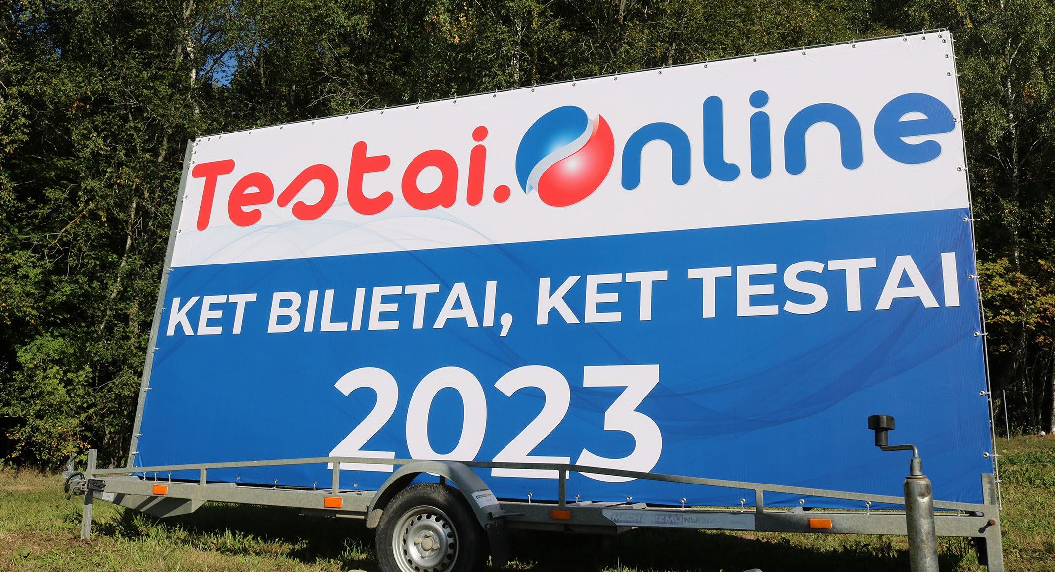 Reklaminė priekaba MEDI su Testai.online reklama