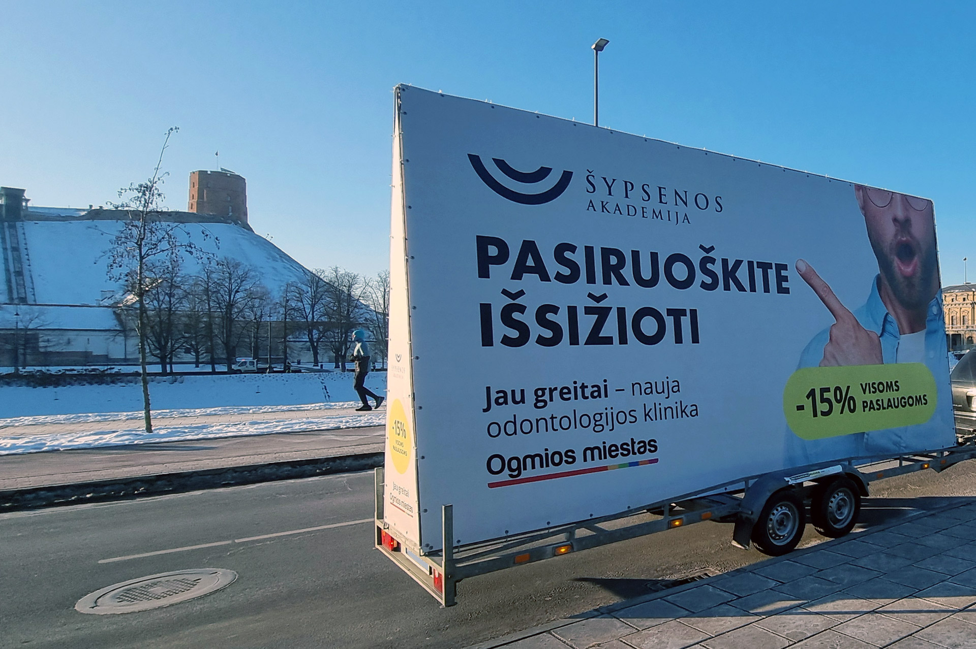 Reklaminė priekaba 6 × 3 m su dideliu reklamos plotu
